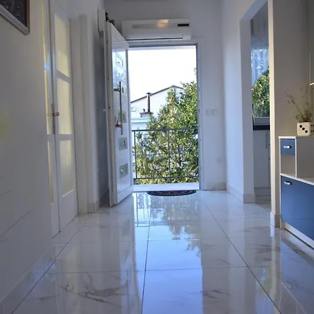 Novakovic 518 Lejlighed