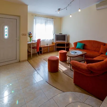 Novakovic 518 Lejlighed